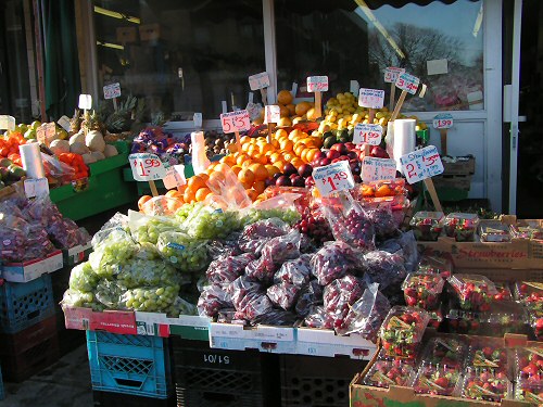 17_bloor_vegstore.jpg