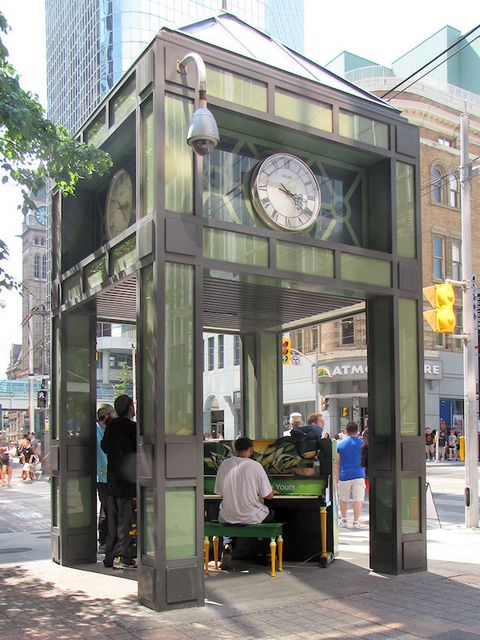 07_01_piano_younge_dundas.jpg